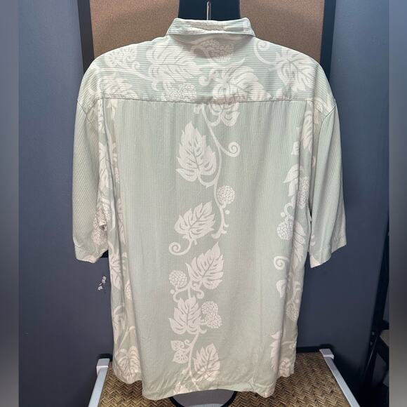 Tommy Bahama Men’s 100% Silk Short Sleeve Button- Size Large Floral Print - Picture 2 of 4
